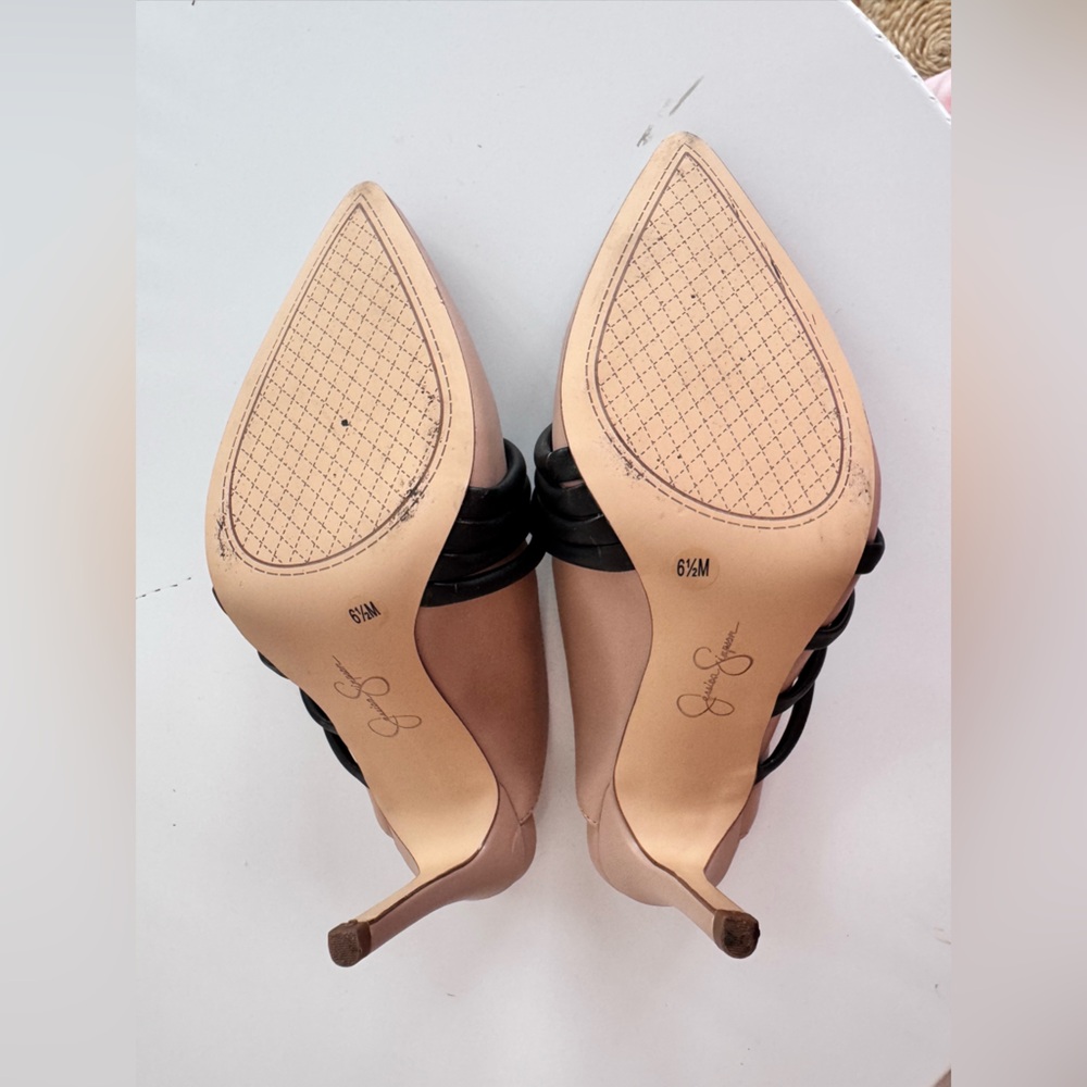 Elegant Jessica Simpson Nude & Black Mule Heel Size 6.5 - Picture 9 of 9